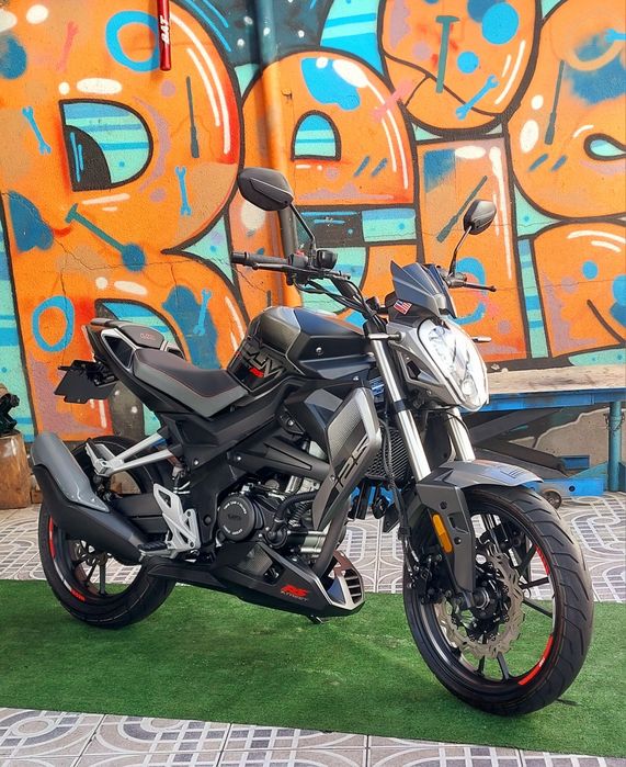 UM xtreet RS 125cc / com garantia de fábrica.