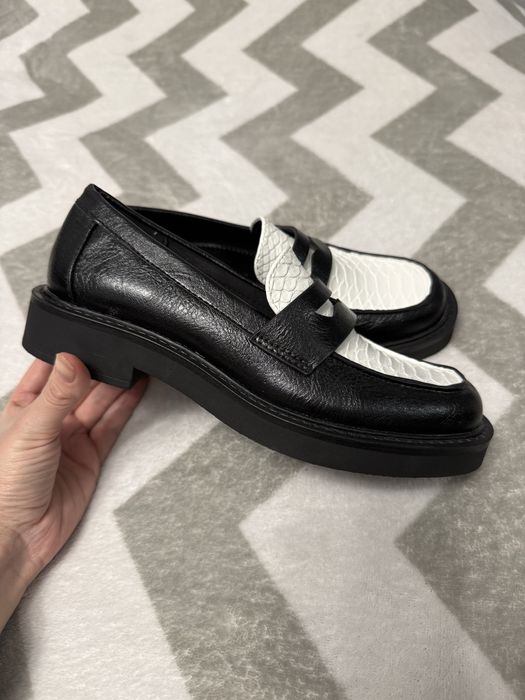 Жіночі туфлі лофери 35