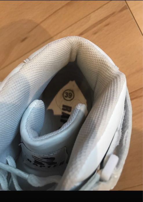 Biale buty wygodne i stylowe r 39