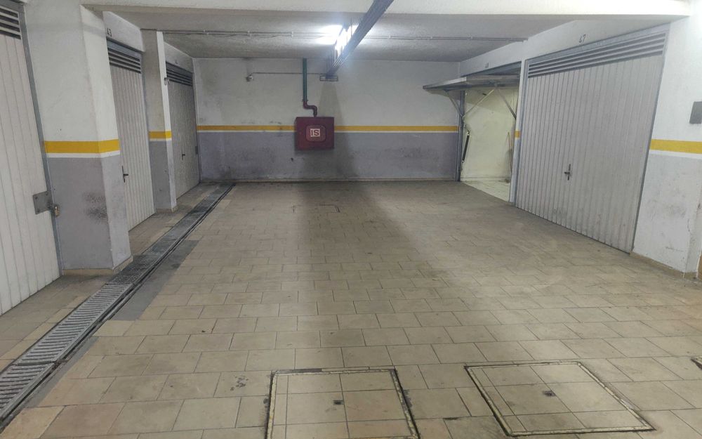 Garagem 20m2 (aprox) Almada