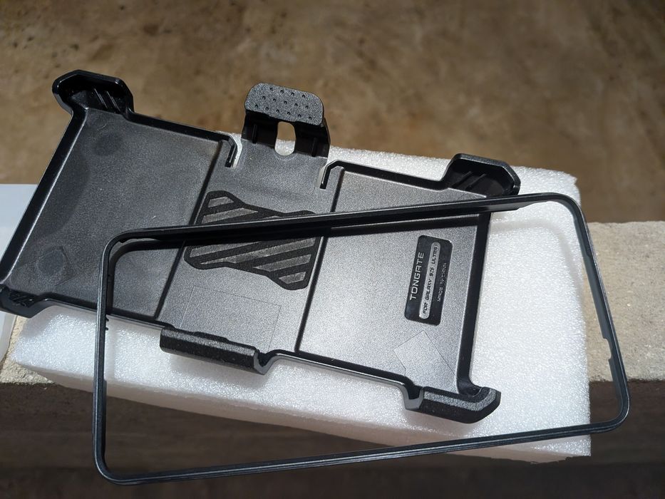 coldre com mola de cinto e estrutura de suporte da capa Tongate para o Samsung Galaxy S23 Ultra.