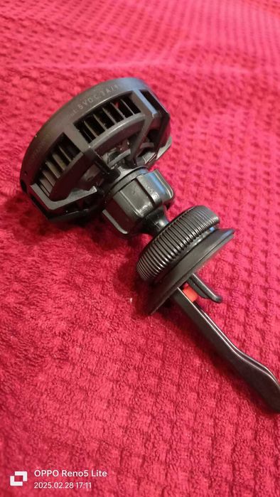 Uchwyty na telefon do auta