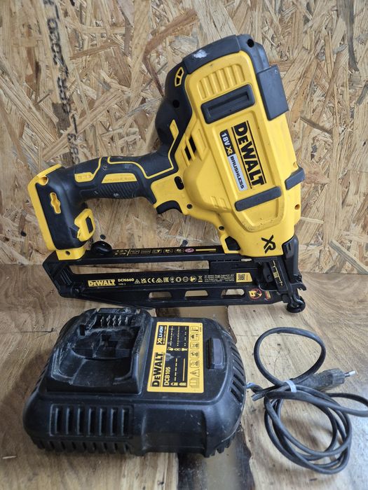 Gwoździarka sztyfciarka ładowarka dewalt DCD660 DCB105