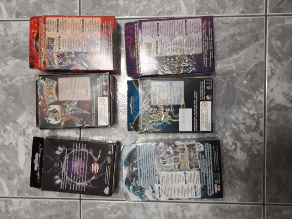 Caixa e manuais e campos de jogo yu-gi-oh
