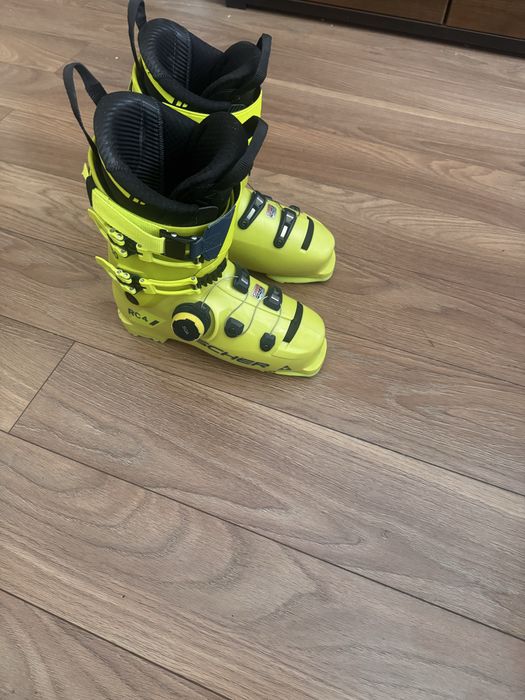 wyczynowe buty narciarskie Fischer RC4 130 MV BOA