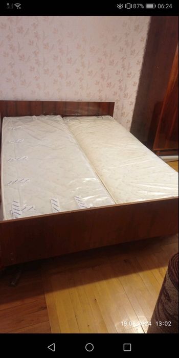 ТЕРМІНОВО продам ліжко б/в