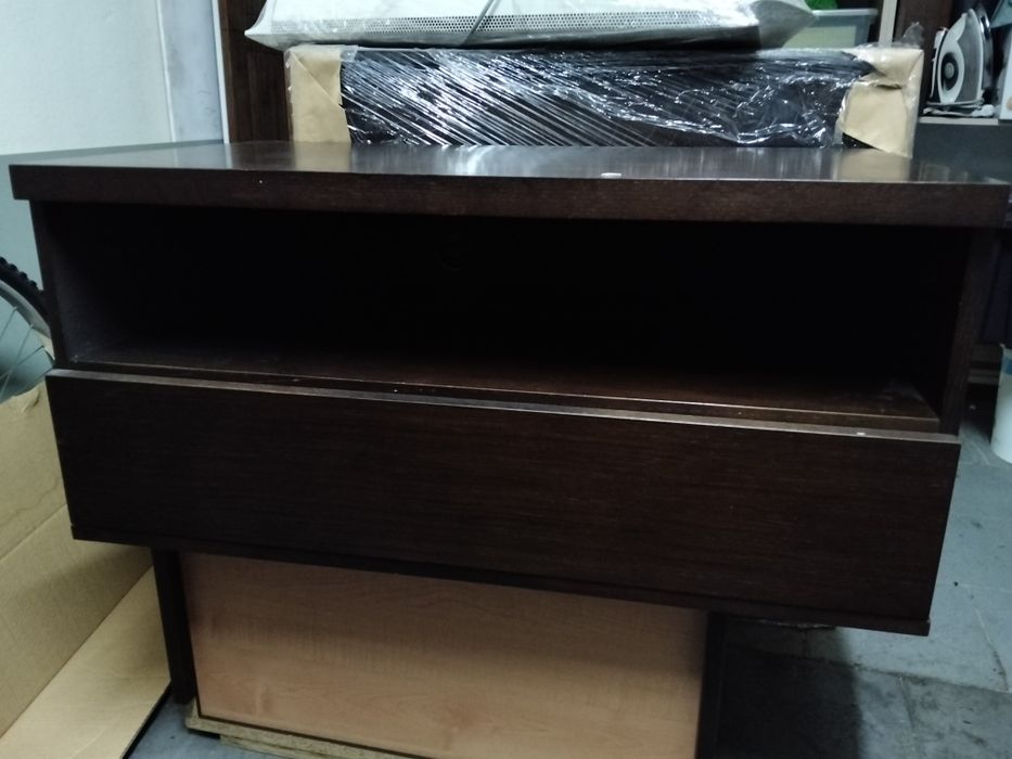 Móvel em wengue com 1 gaveta
