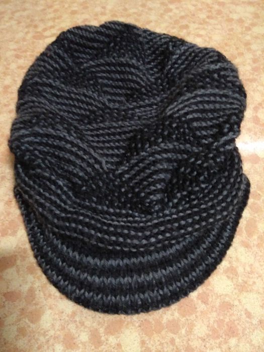 Gorro em lã com pala.64751017470467123