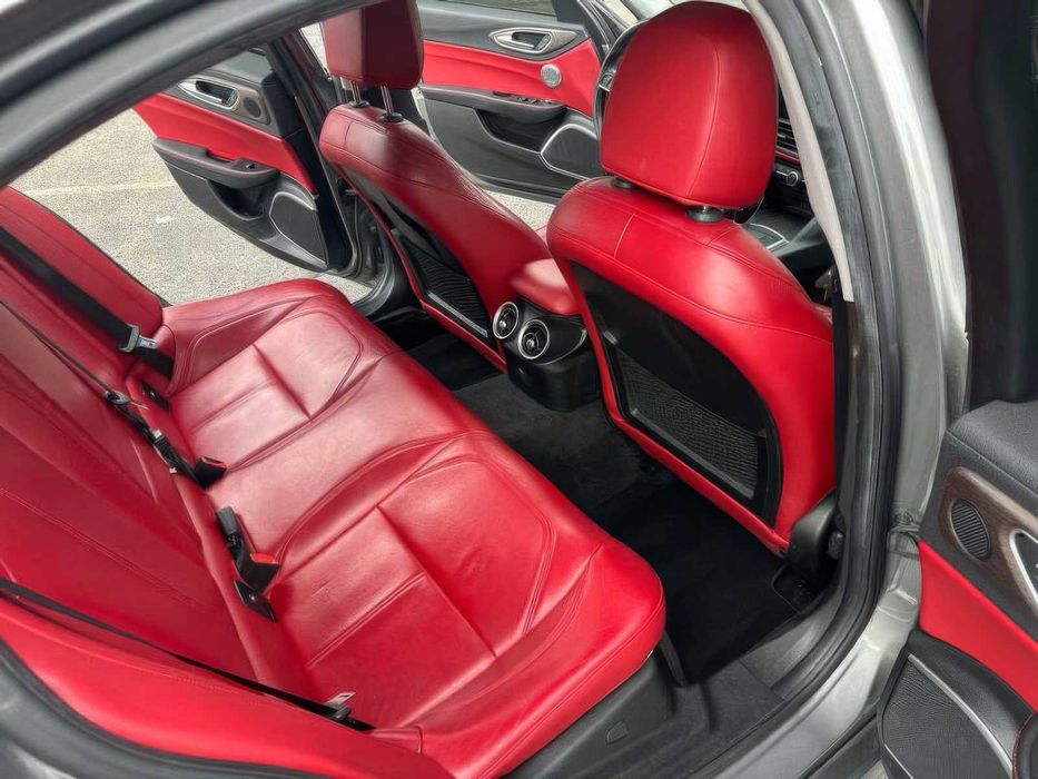 Alfa Romeo Giulia      2018