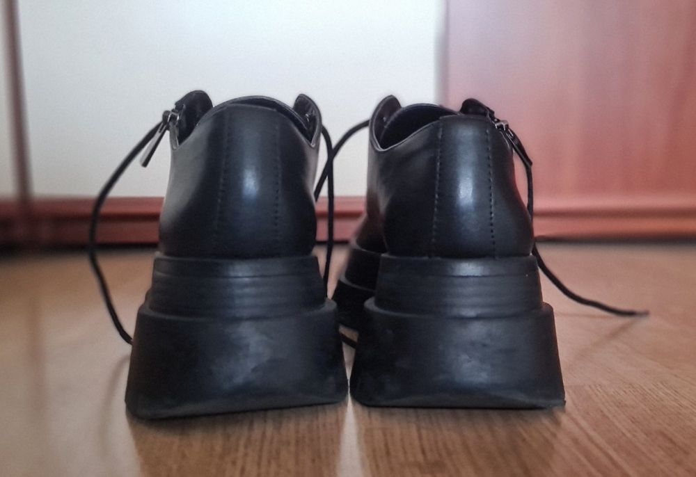 Półbuty na grubej podeszwie - 37