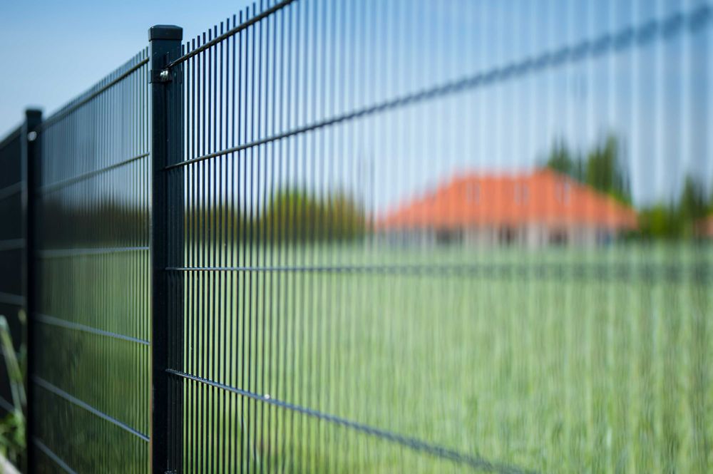 Ogrodzenia Ogrodzenie panelowe Panel Siatka Podmurówka Montaż