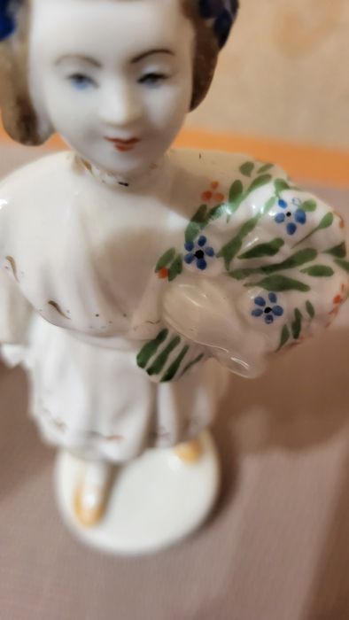 Статуетка "Школьница"