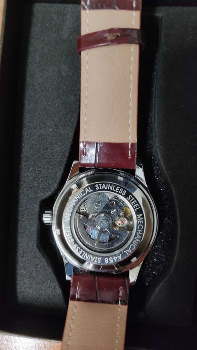 Relógio mecânico automático