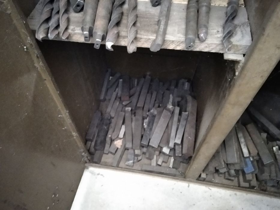 Sprzedam noze tokarskie, frezy, tanio