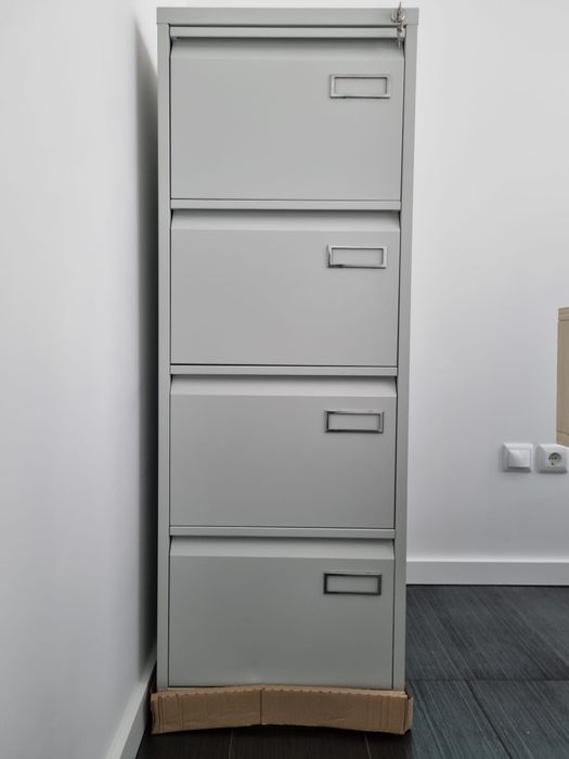 Arquivo de quatro gavetas