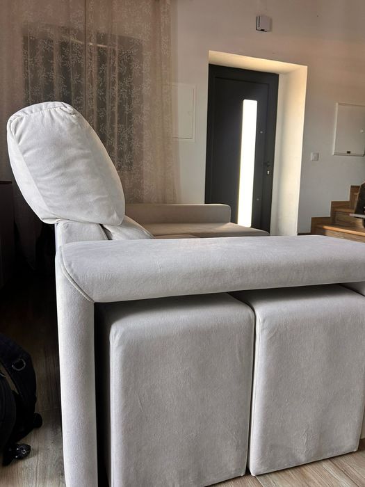 Sofá como novo ,creme tem 6 meses