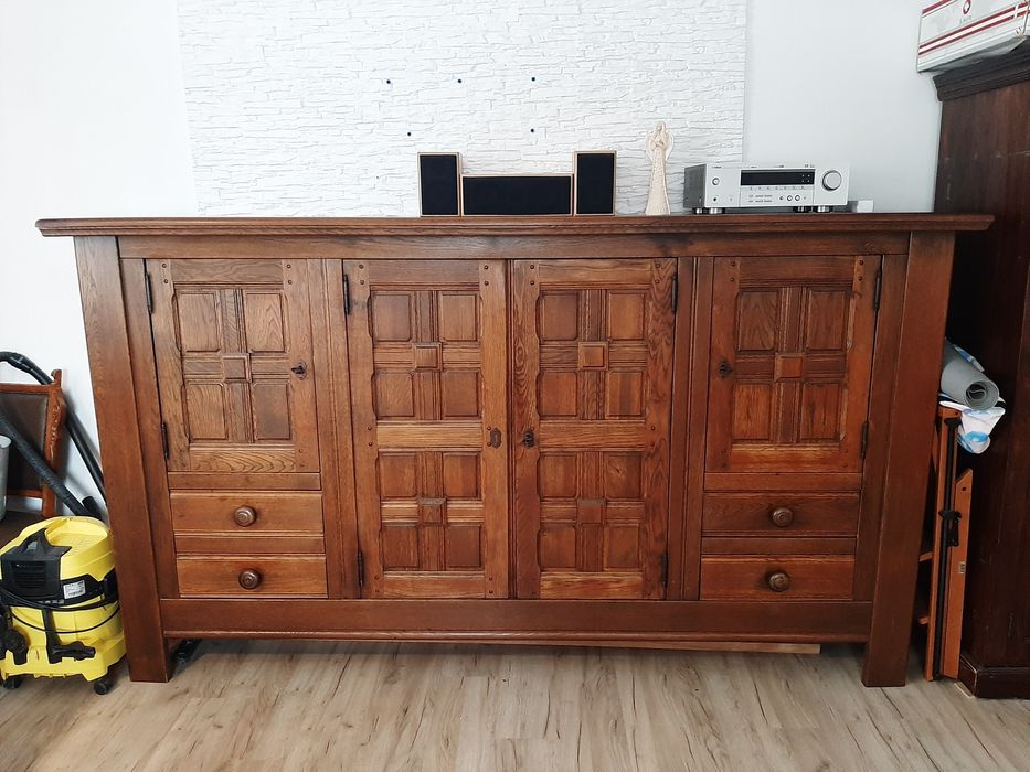 Duża drewniana dębowa komoda w stylu rustykalnym