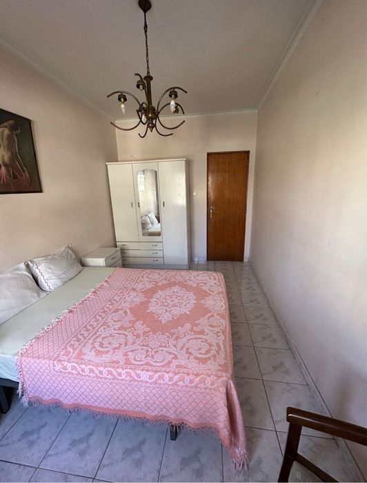 Arrenda-se quarto 5 minutos da estação de comboios de forros de amora