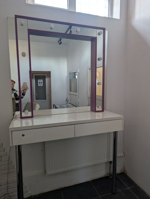 Стіл для візажу б/у