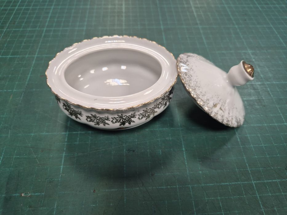 Cukierniczka puzderko porcelana Chodzież