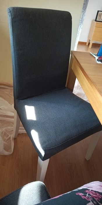 Mesa jantar extensível e 4 cadeiras