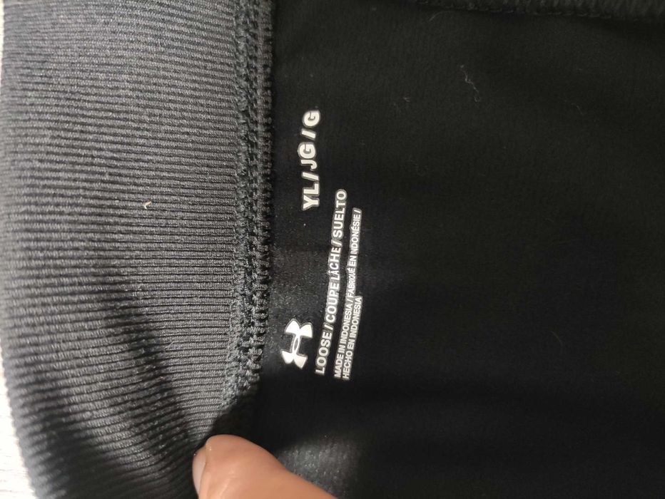 Спортивні штани Under Armour.