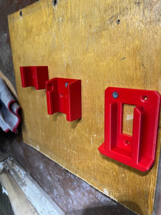 Тримач, кріплення для акумуляторів та інструменту Milwaukee М18