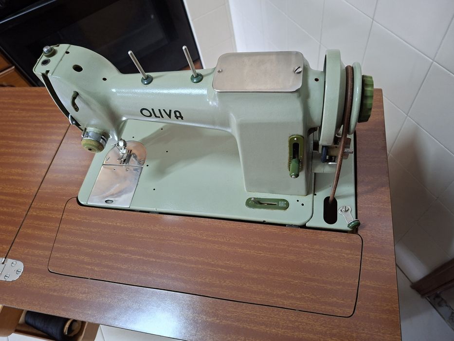 Máquina de costura Oliva