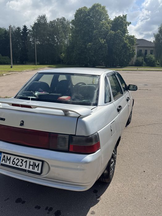 Lada 2110.