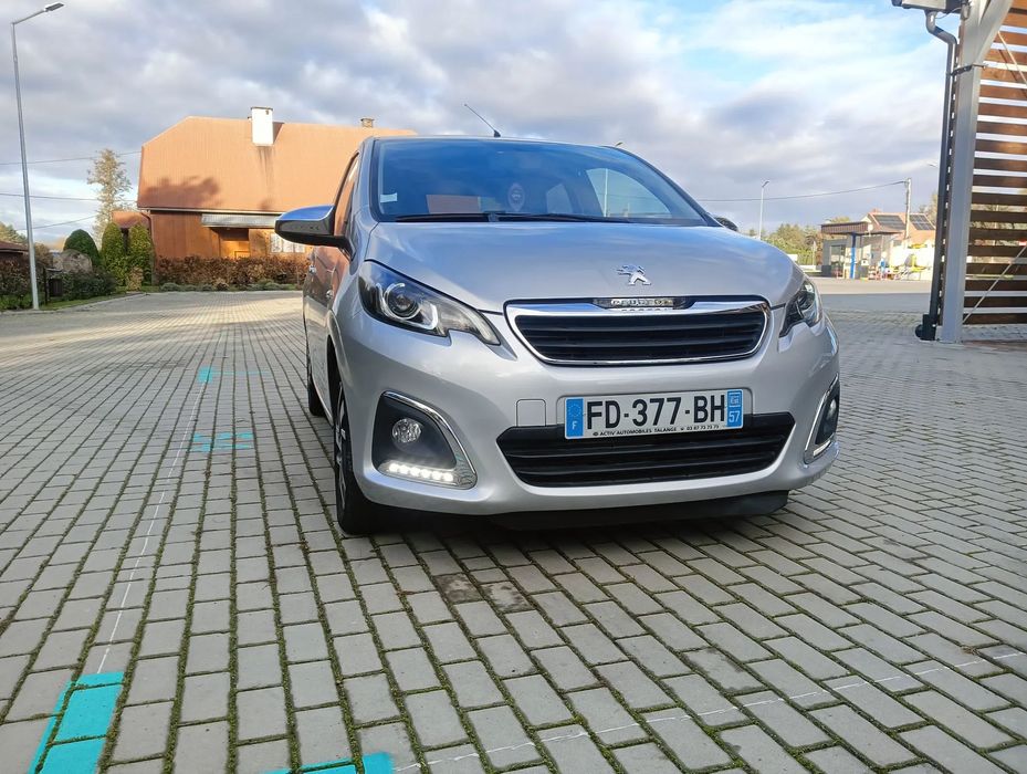 Peugeot 108 Peugeot 208 Stan bardzo dobry 1.2 benzyna rok 2019