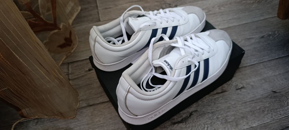 Продам чоловічі низькі кеди Adidas
