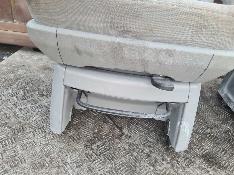 VW Transporter T5 fotel pojedyńczy obrotowy 2 rząd Multivan kamper