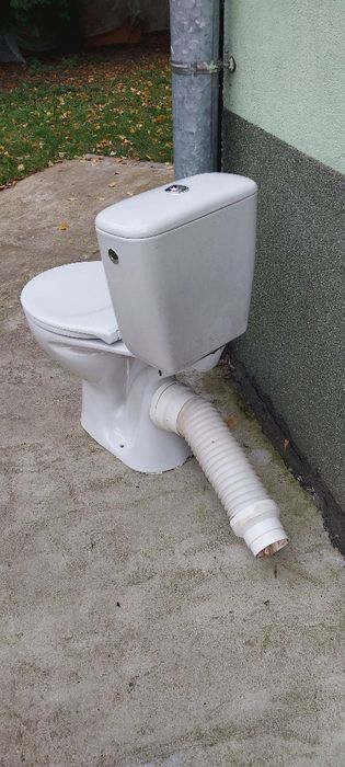 Wc kompakt, toaleta na działkę  lub remont.