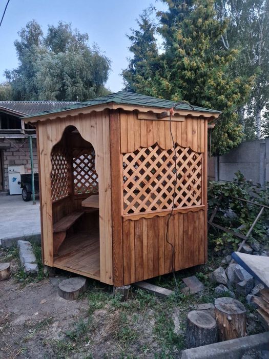 Бесідка з дерева