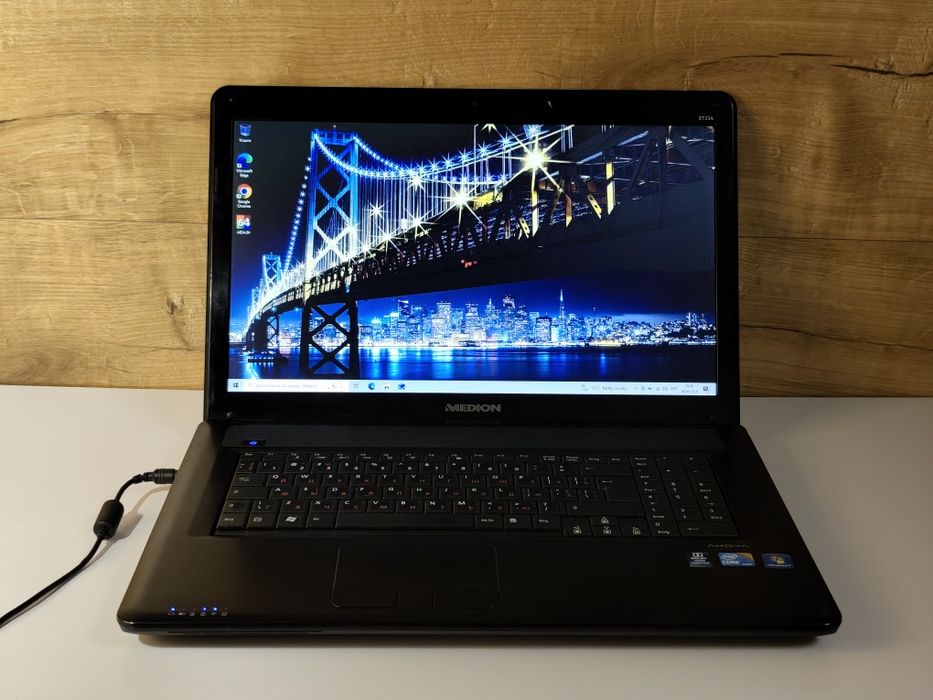 Ноутбук для роботи з великим екраном 17.5/Intel Core i3/SSD