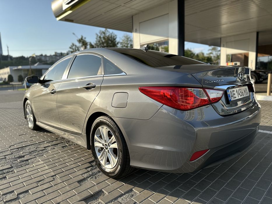 Hyundai Sonata 2014 року.
