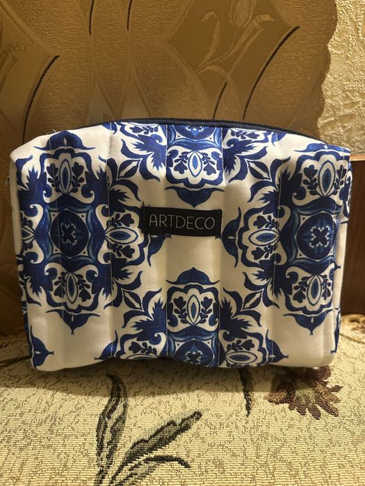 Продам косметичку! Дешево!