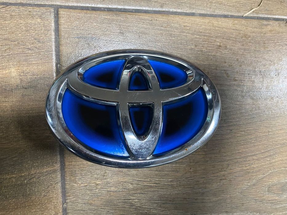ZNACZEK EMBLEMAT TOYOTA YARIS III LFIT HYBRID ORG.