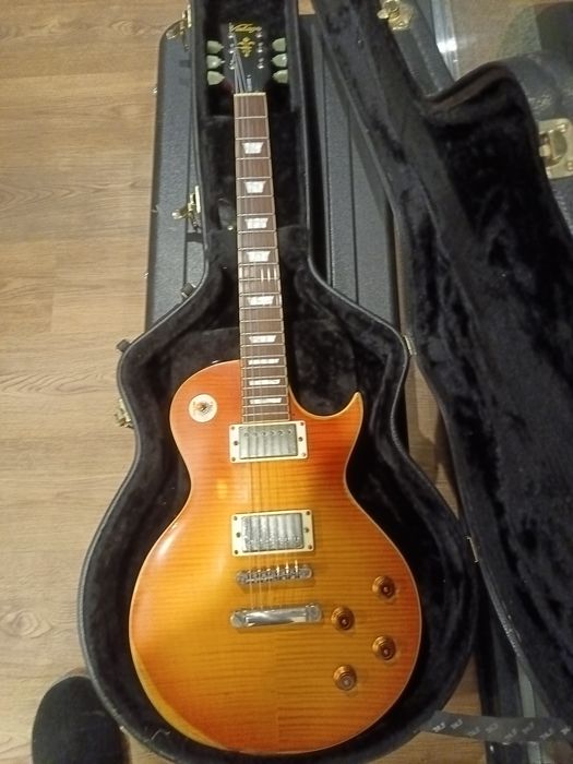 Guitarra vintage v 100