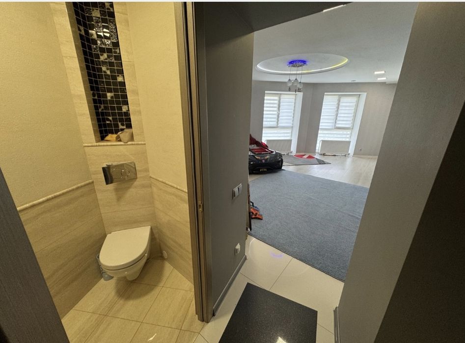 Дворівнева квартира 230 кв.м. Одна на поверху. Панорама парку Софіївка