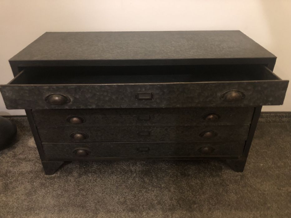 Stylowa metalowa komoda