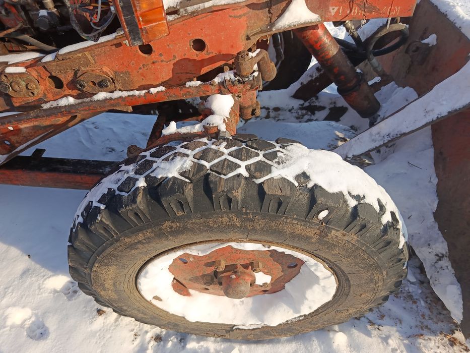 Екскаватор ЮМЗ .