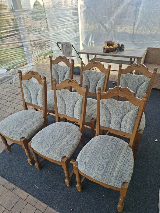 Krzesła dębowe 6 sztuk na sprężynach stan idealny.