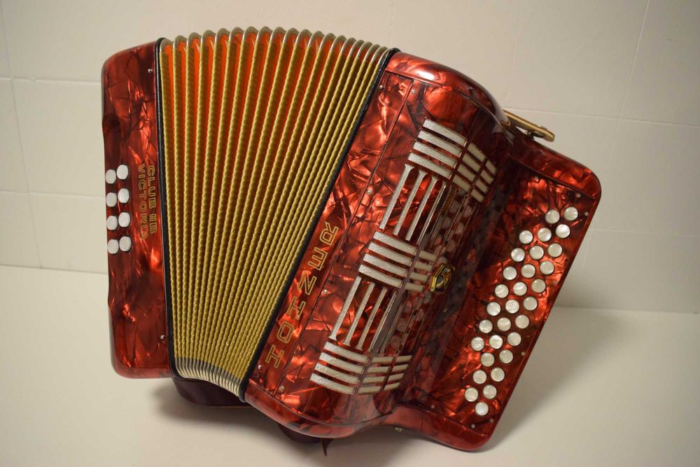 Concertina hohner club IIb Victoria 2 Voz. Tonalidade. C . N 69