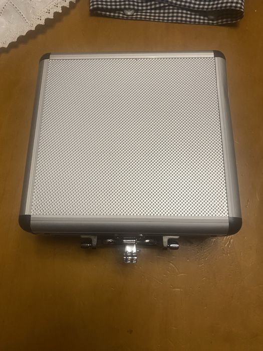 Vendo kit de brocas para furar pedra com mala de transporte