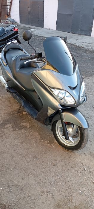 Продам максі скутер honda forza .