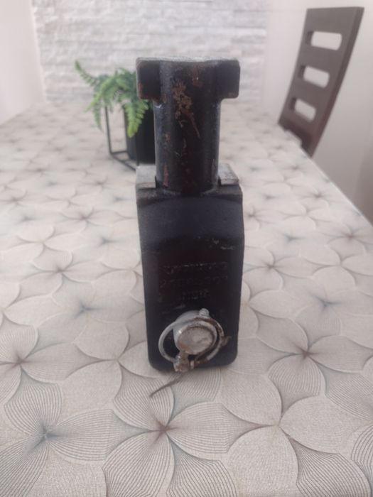 Hak holowniczy zaczep przód Volvo FH