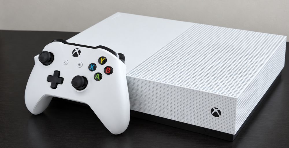Xbox One S  1TB .
