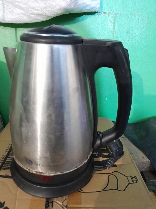 Электрочайник рабочий на запчасти
