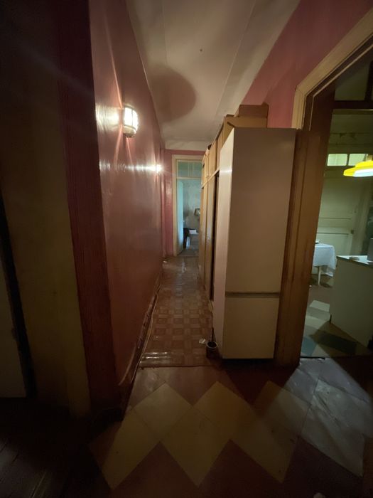 Продам 3 комнатную  квартиру ,сталинку. Центр.Бассейн!